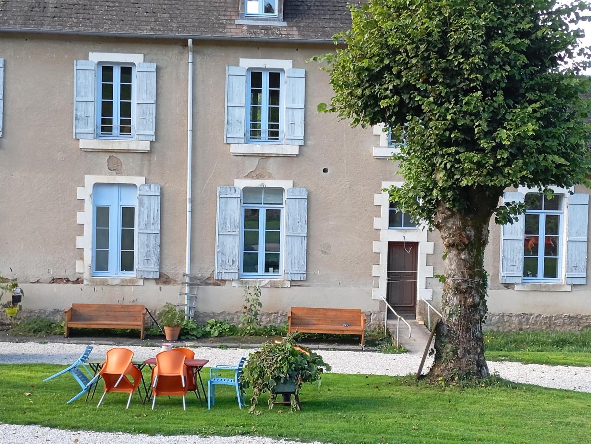 L' Ancienne Ecole Du Morvan Larochemillay ภายนอก รูปภาพ