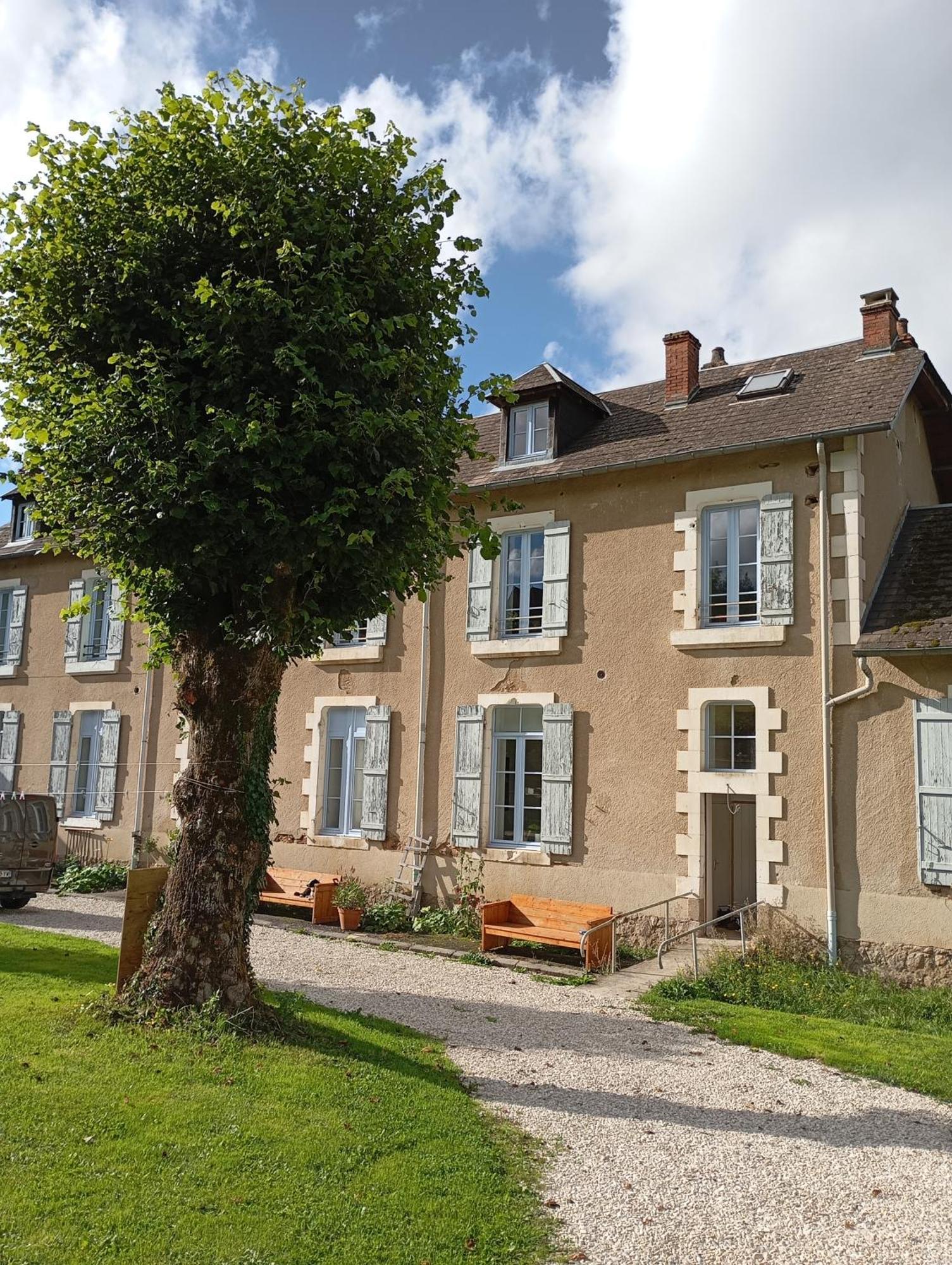 L' Ancienne Ecole Du Morvan Larochemillay ภายนอก รูปภาพ